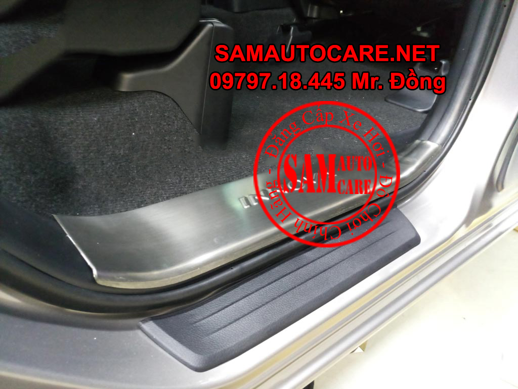 Nẹp Bước Chân Không đèn Cao Cấp Toyota Innova 2016