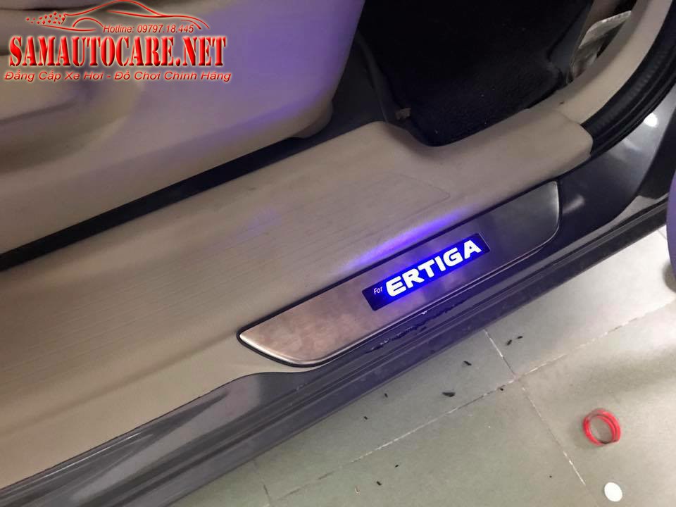 Nẹp Bước Chân Ngoài Xe Ertiga
