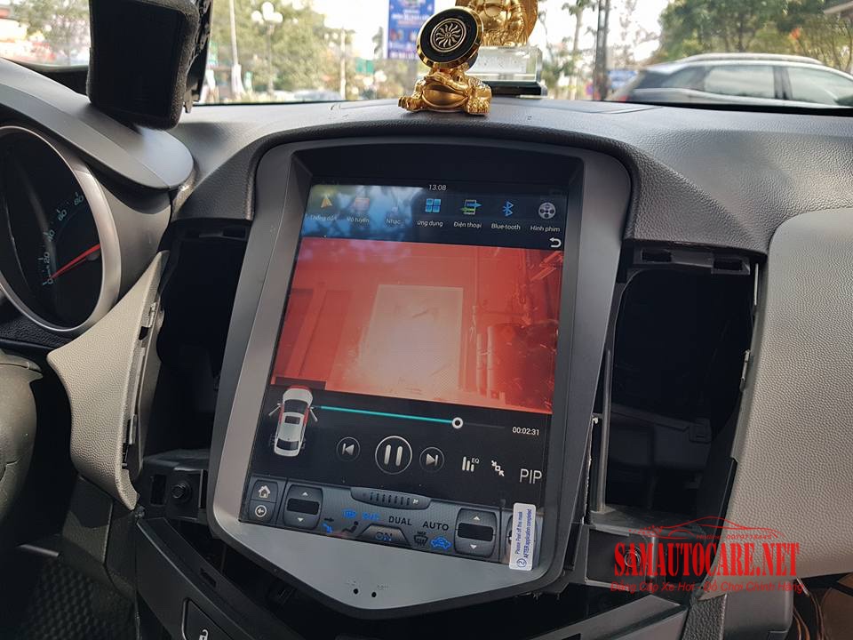 Màn Hình Tesla Theo Xe Cruze