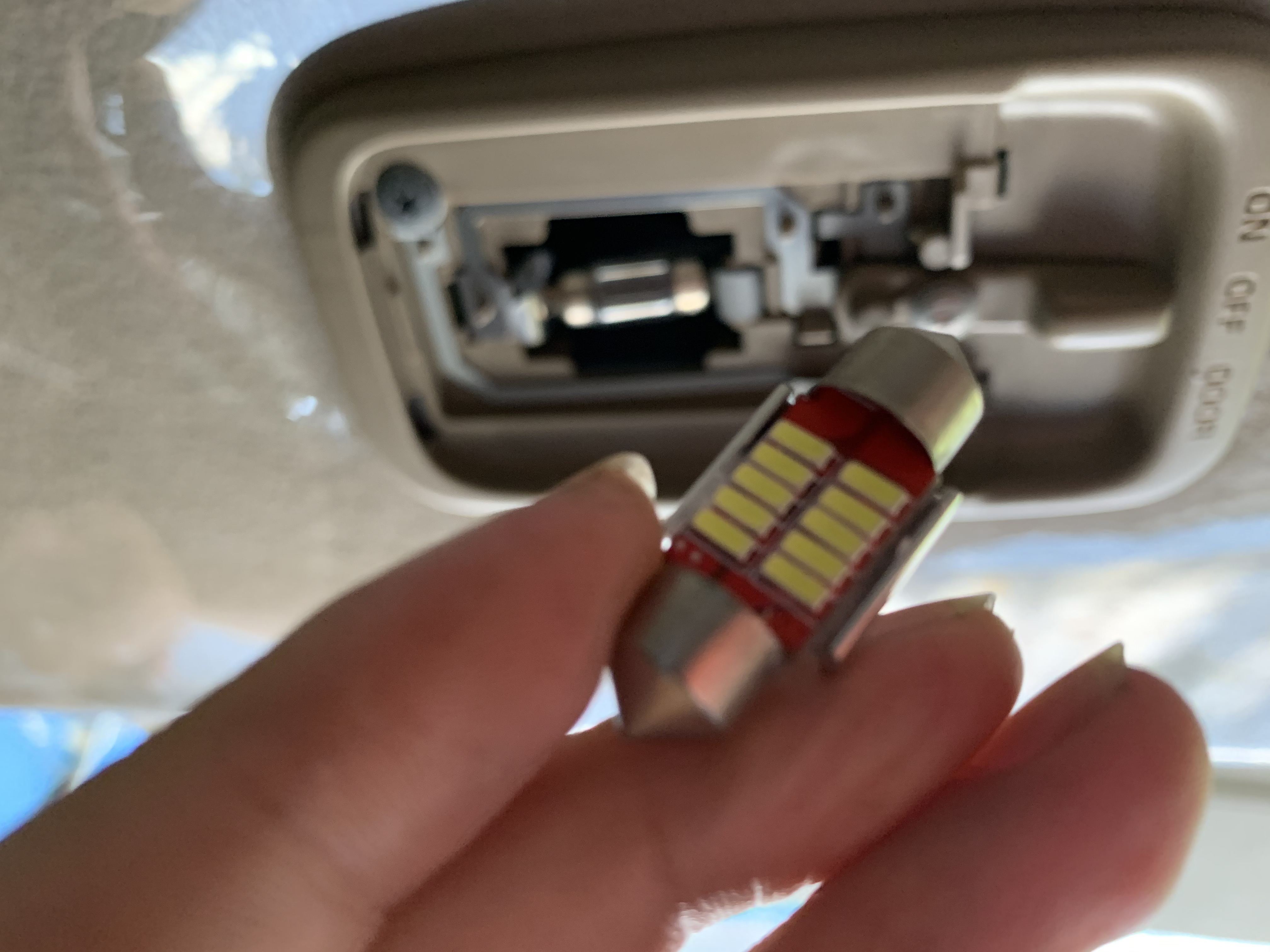 Bóng Led Trần Ô Tô