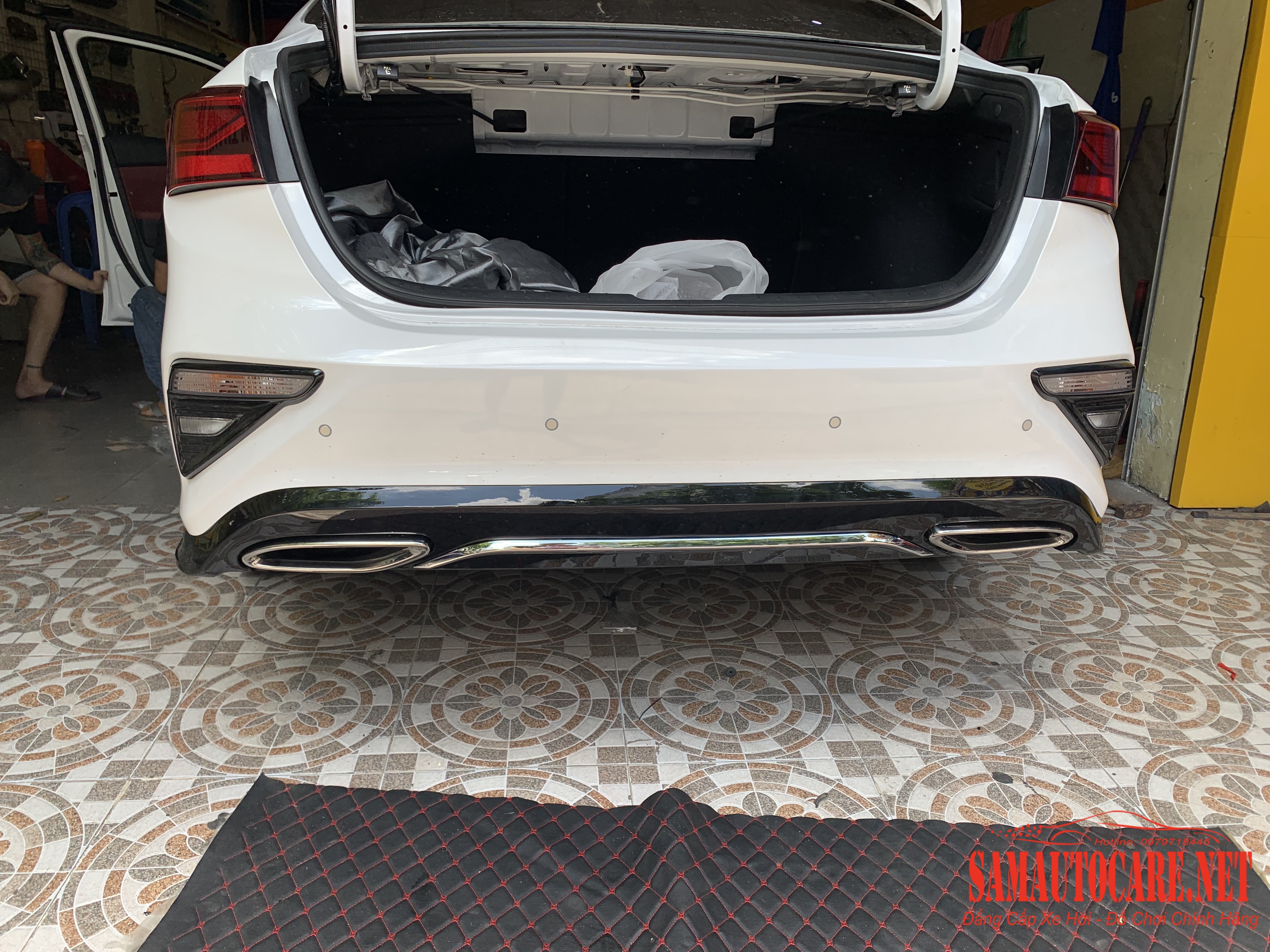 Lips Chia Pô Theo Xe Kia Cerato Kiểu Merc