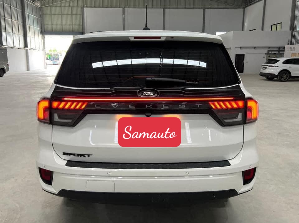 LED CỐP FORD EVEREST 2023