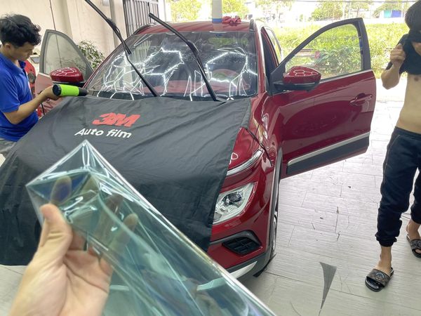 Dán Phim Cách Nhiệt 3m Chính Hãng Cho Vinfast E34