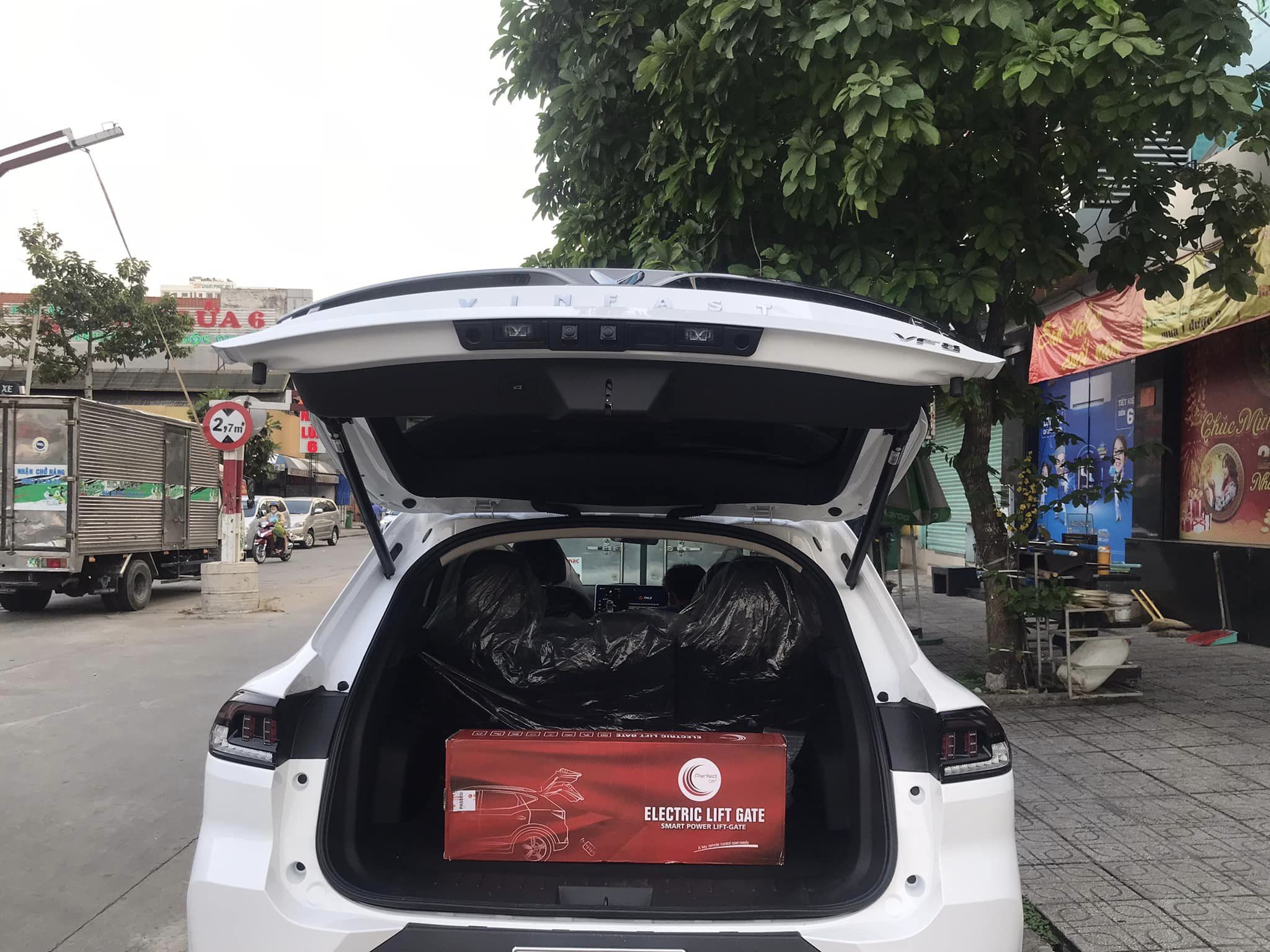 độ Cốp điện Vinfast Vf8 Zin Theo Xe