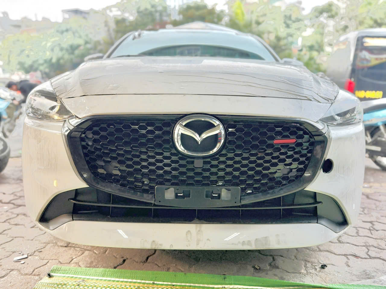 Mặt Ca Lăng Mazda 2 2022-2024 